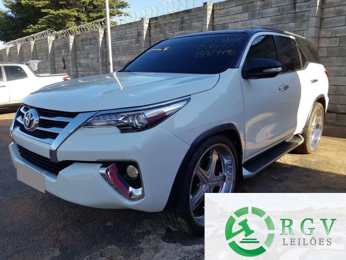 TOYOTA HILUX SW4 16/16