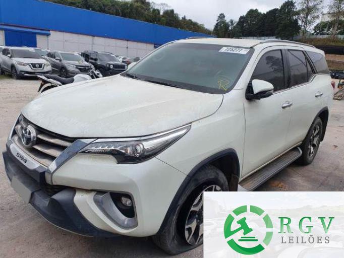 TOYOTA HILUX SW4 19/19