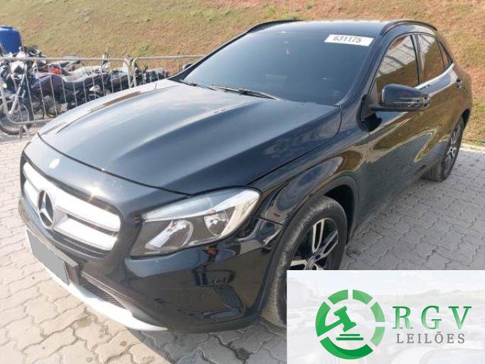 MERCEDES BENZ GLA 200 16/16