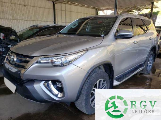 TOYOTA HILUX SW4 17/17 